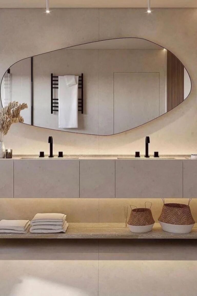 27 Espejos Asimétricos que Harán Brillar tu Baño con Estilo