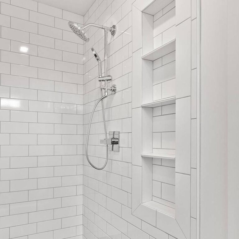 15 Ideas Brillantes de Baldosas Bullnose para un Baño con Mucho Estilo