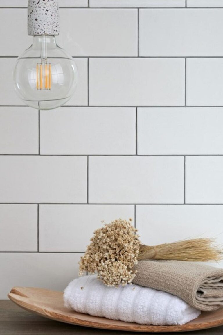 23 Baños con Azulejos Blancos y Juntas Grises que Irán de Lujo en Tu Hogar