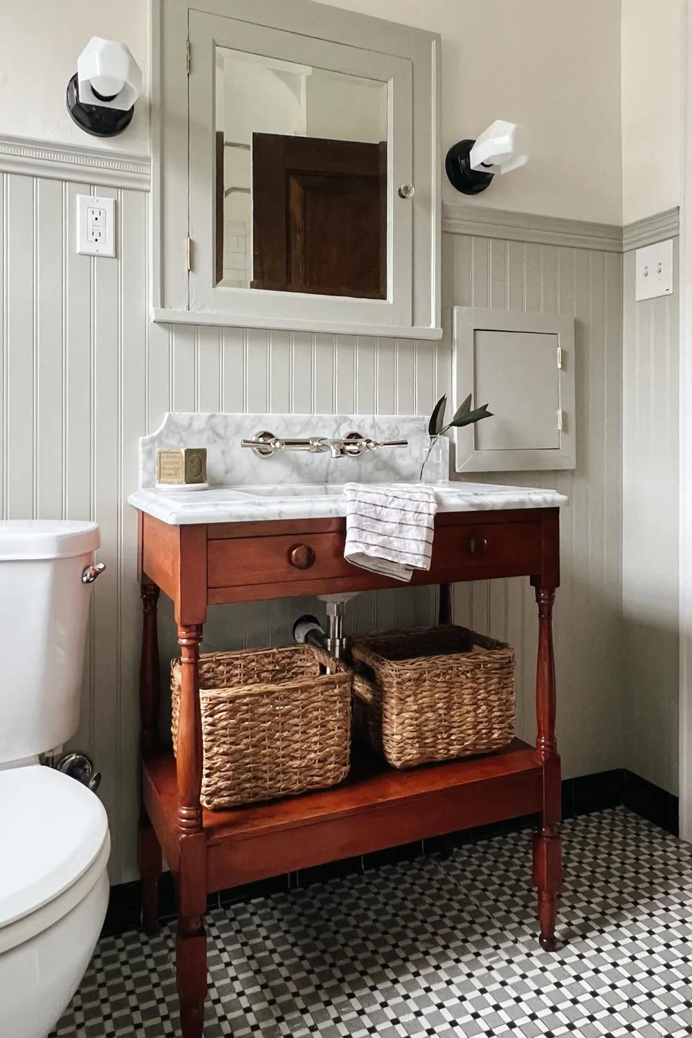 Antique bathroom vanity 5309 en madera oscura con encimera de mármol blanco