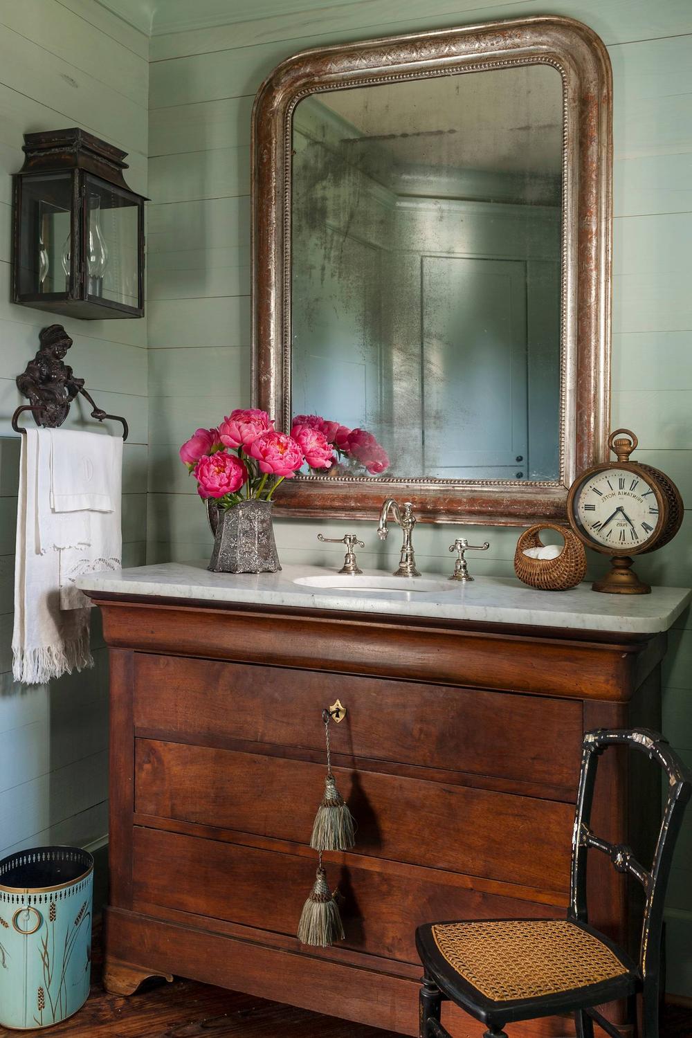 Antique bathroom vanity 5312 con rugosidad y elegancia en madera oscura