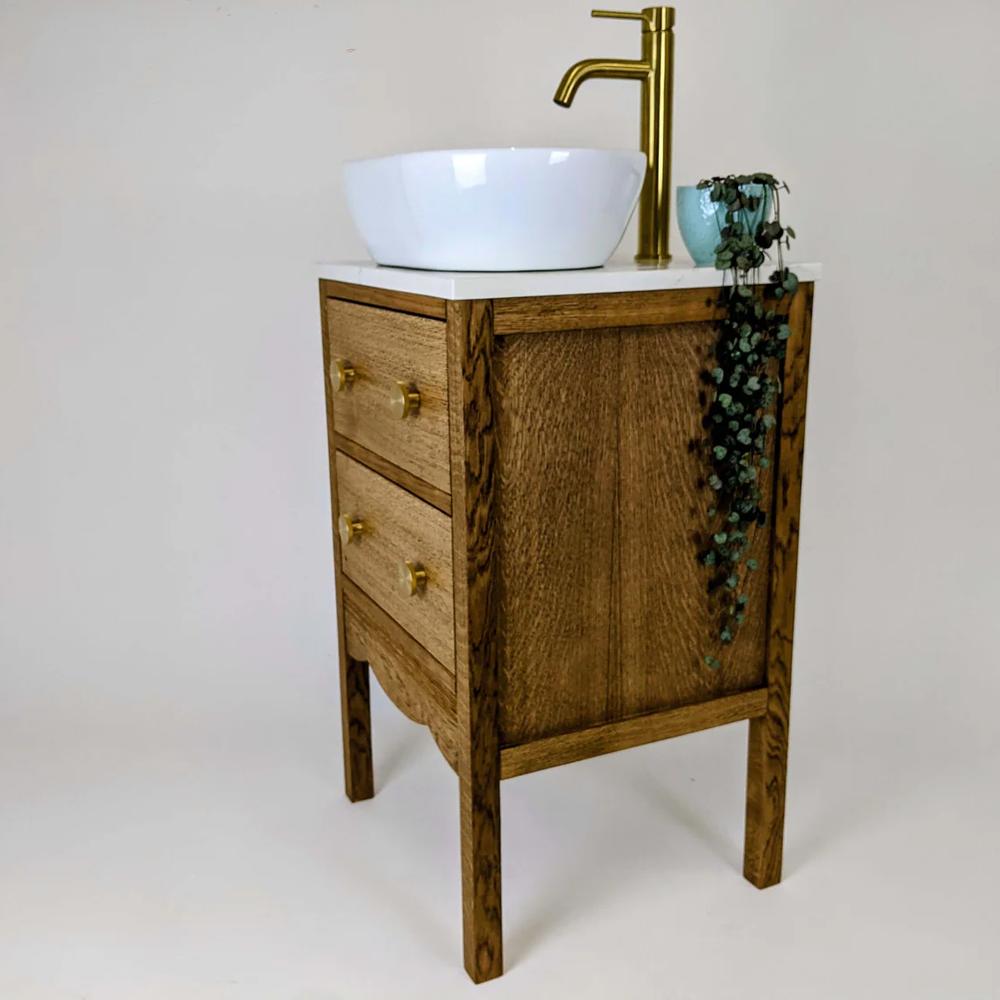 Antique bathroom vanity 5325 en madera nostálgica con detalles contemporáneos