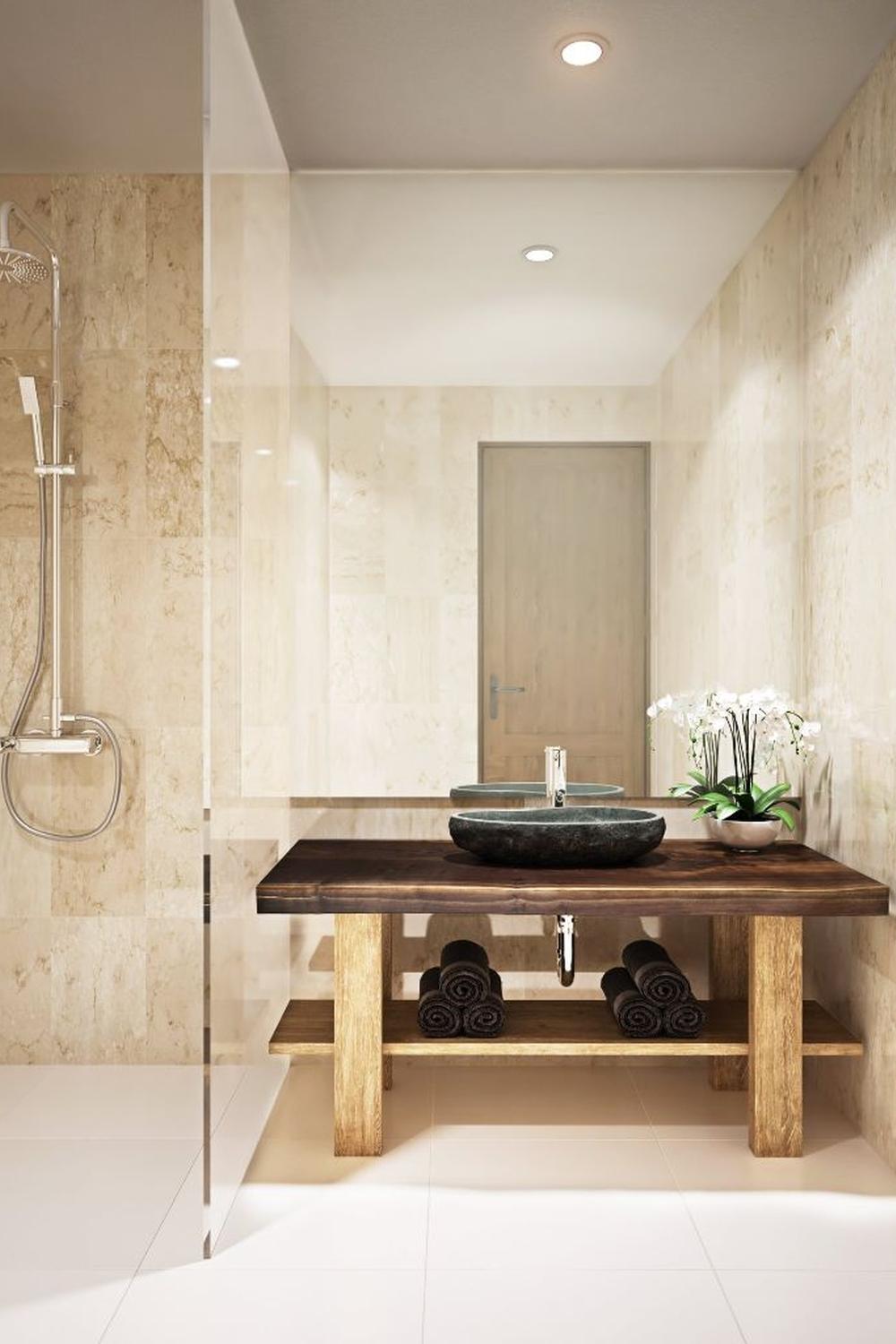 Baño minimalista en tonos neutros con elementos naturales