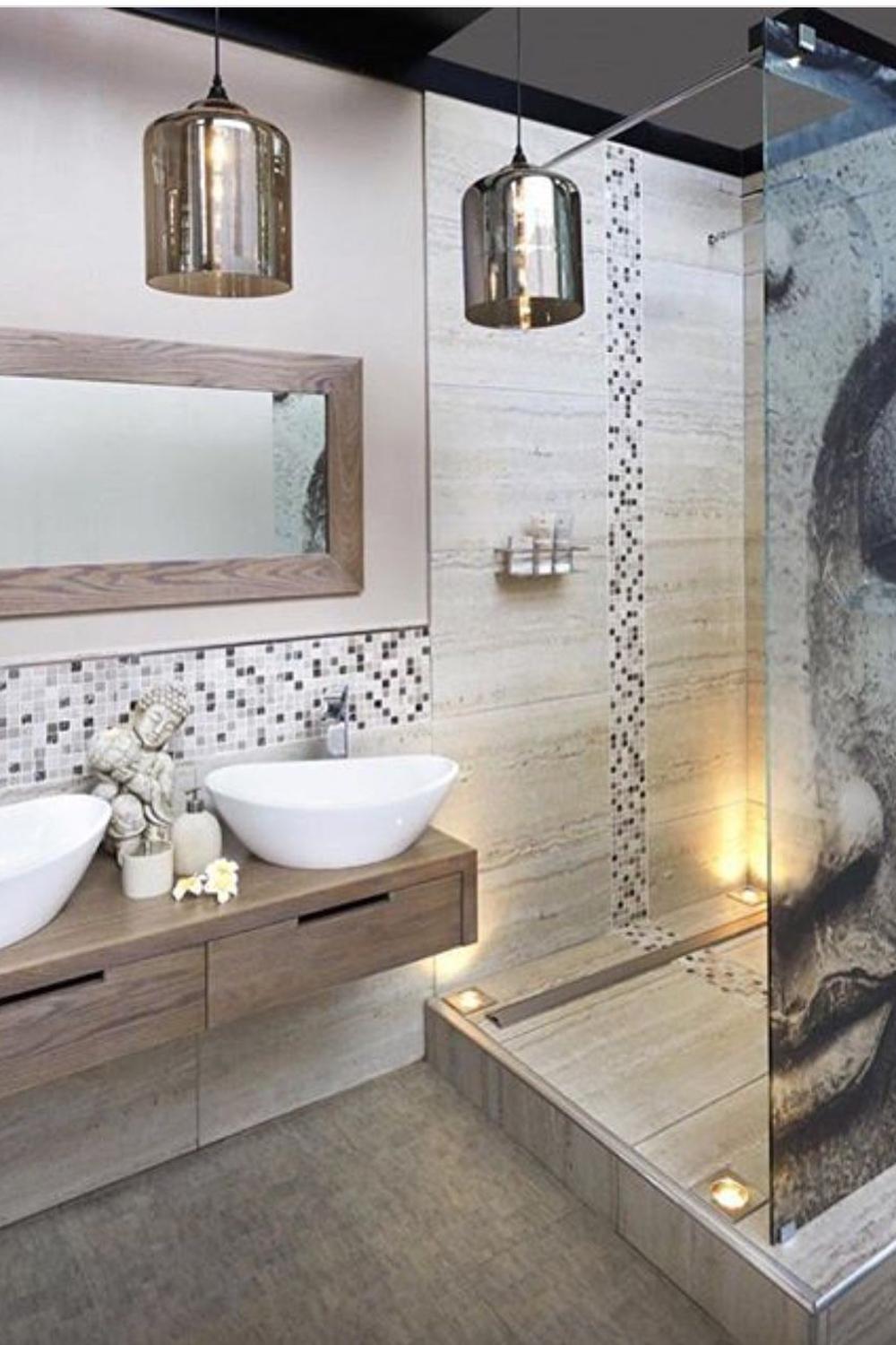 Baño moderno en tonos marrón y blanco con lavabo doble