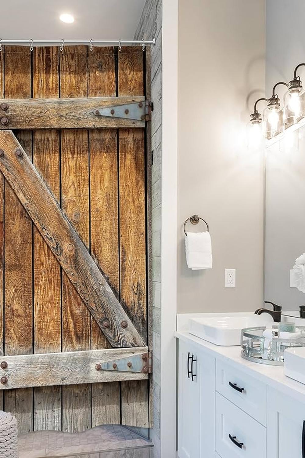 Baño de granero con puerta corredera de madera y diseño moderno