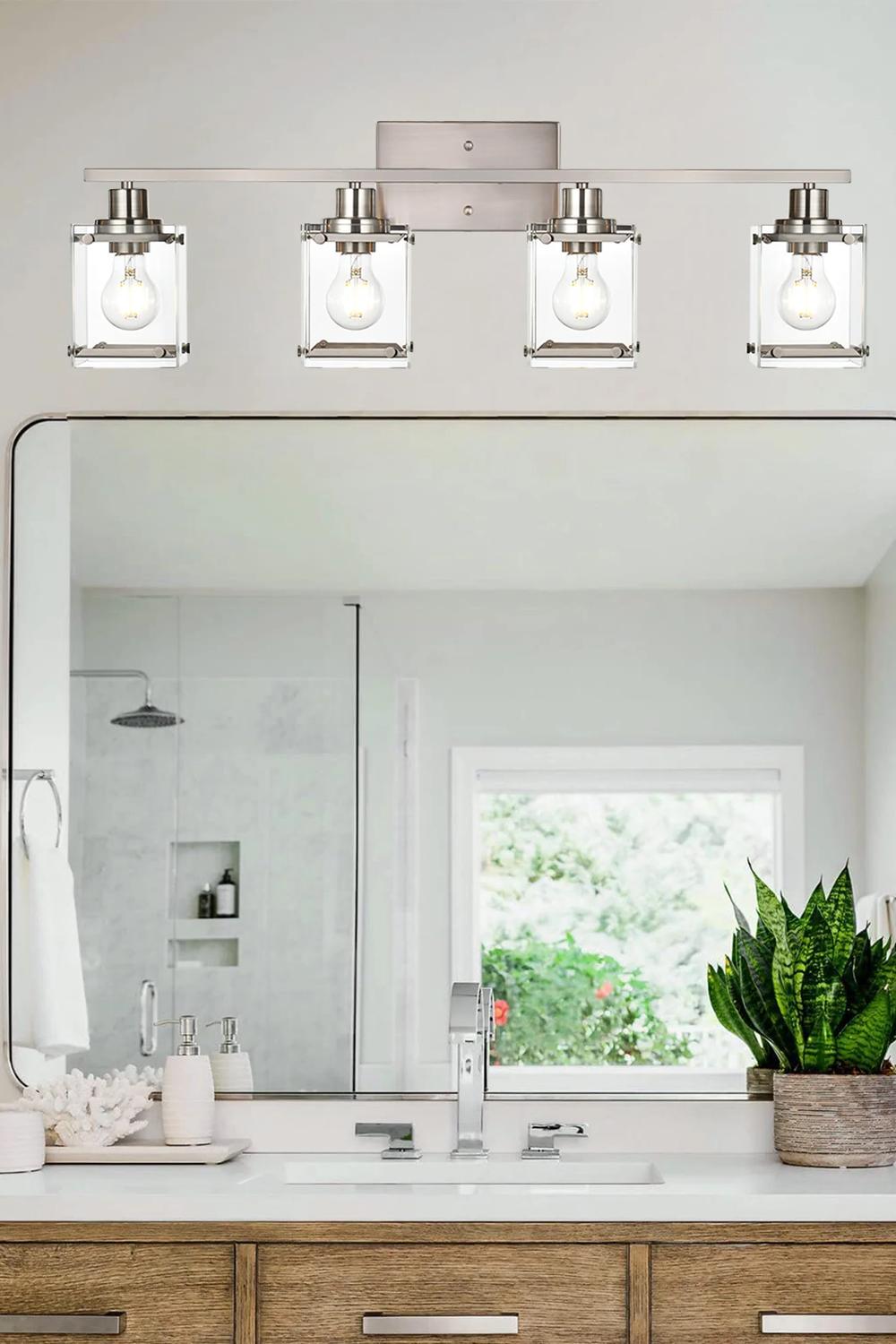 Iluminación brillante y alegre con vidrio y maderas en el baño