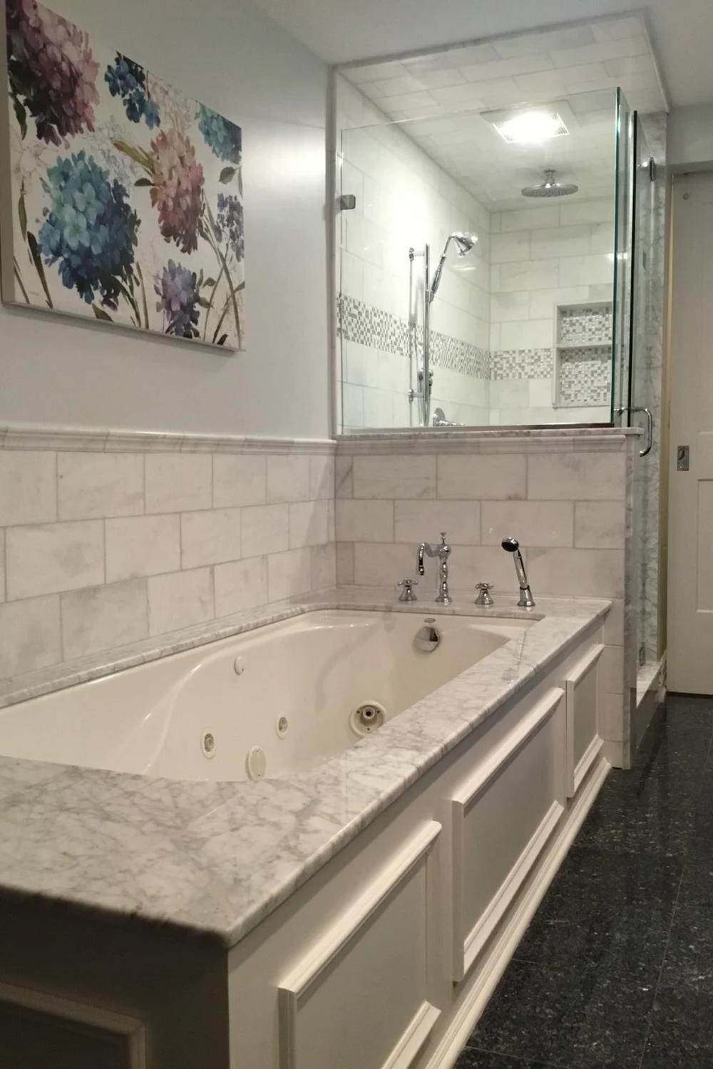 Diseño moderno con una ducha amplia