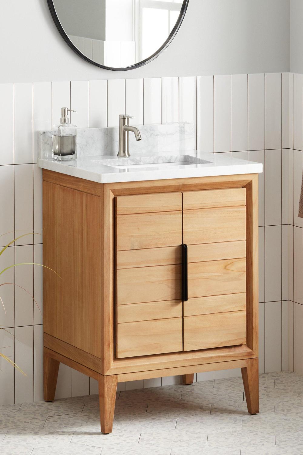 Baño con mueble de baño elegante y minimalista