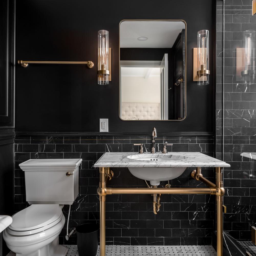 Diseño atractivo y contemporáneo en negro y oro