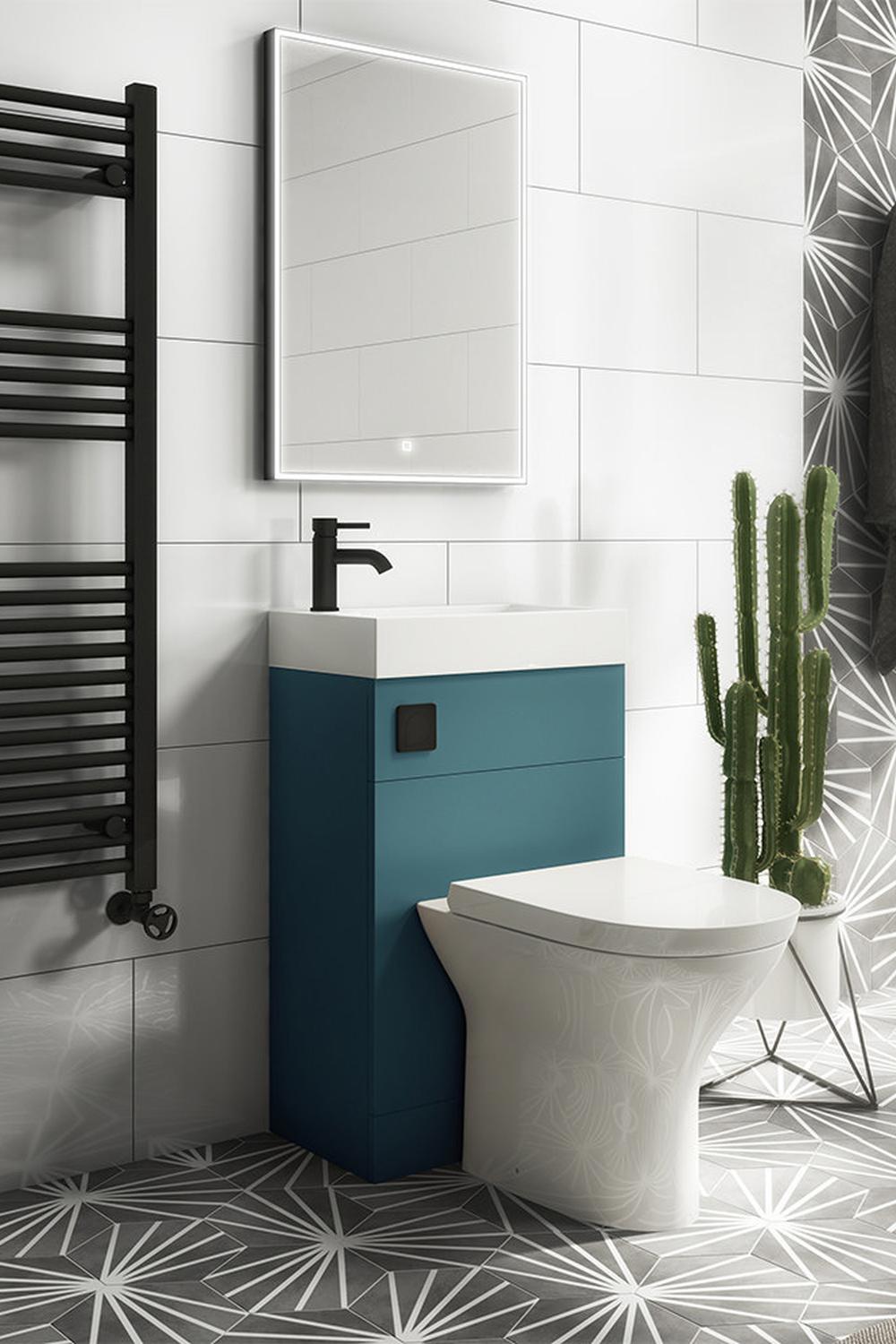 Baño vibrante con azulejos en blanco y verde fresco