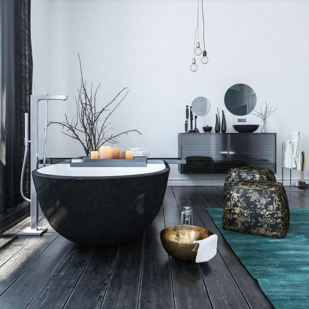 Baño elegante con suelo de madera oscura