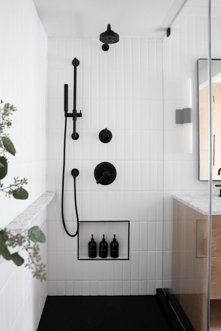 16 Black Grout and White Ceramic Tile Bathroom Ideas with Bold Black Accents