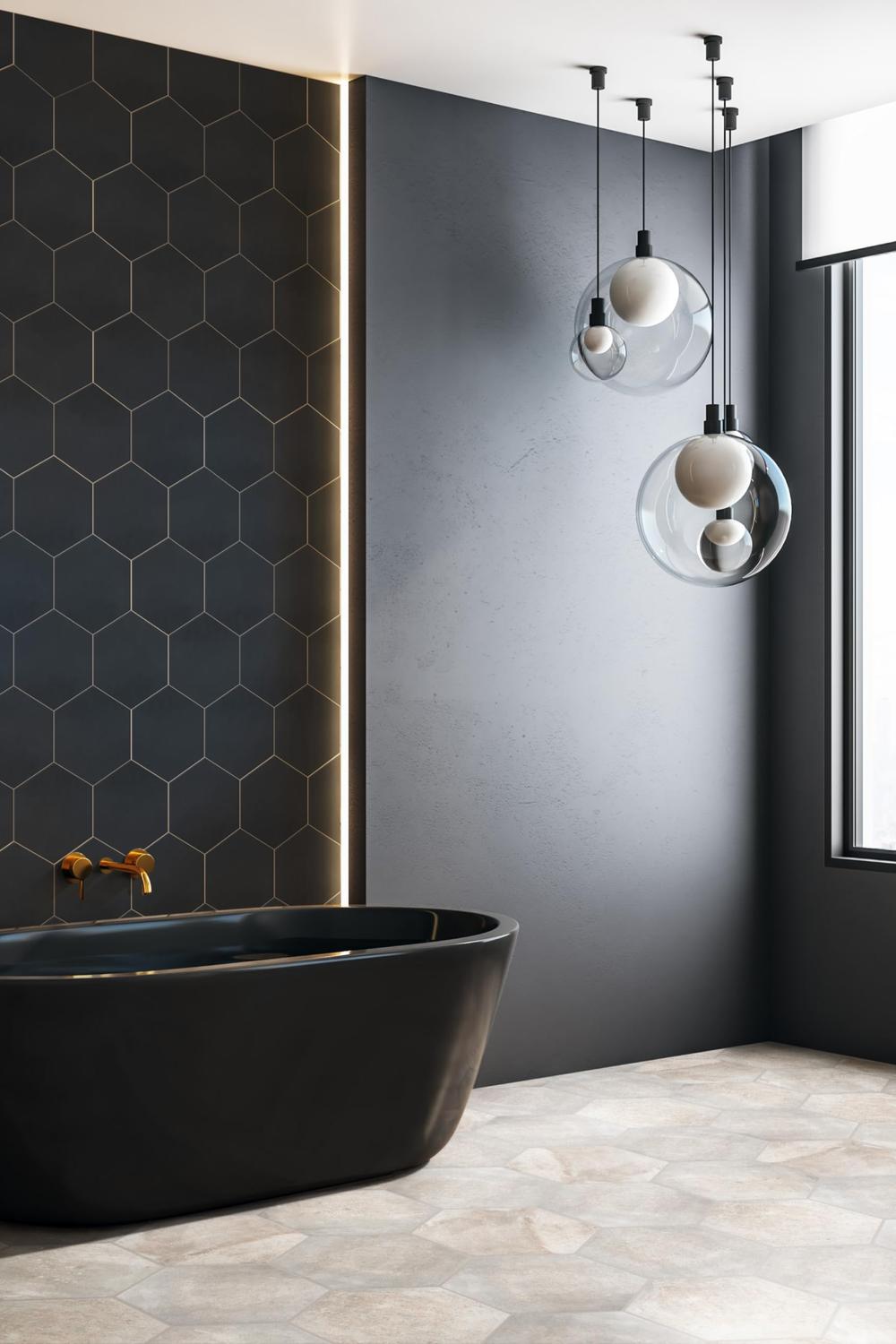 Baño chic con azulejos hexagonales y detalles en oro
