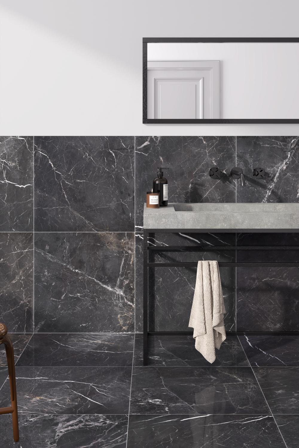 Baño minimalista con mármol negro que inspira tranquilidad