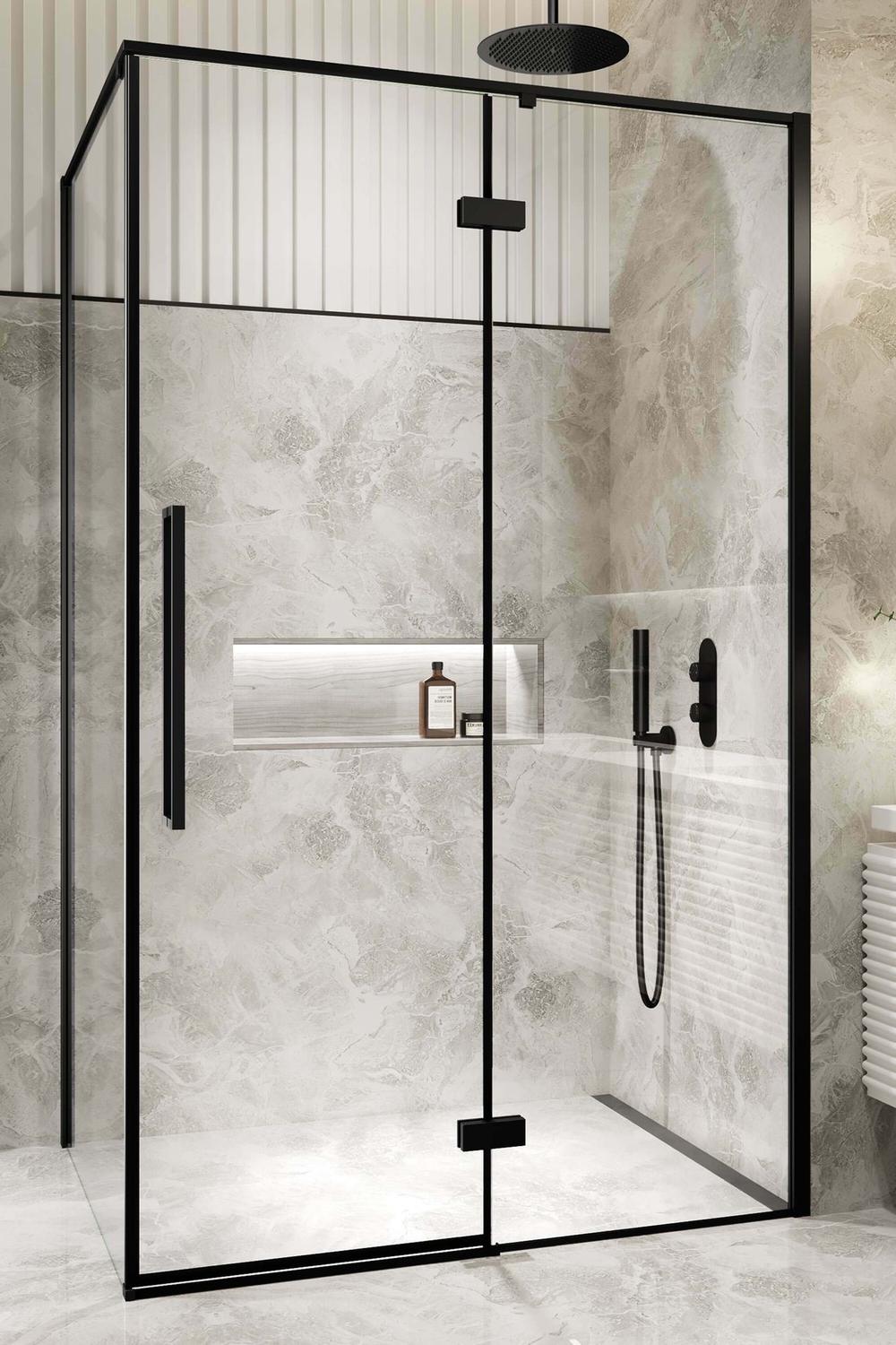Baño con ducha negra y elementos en mármol