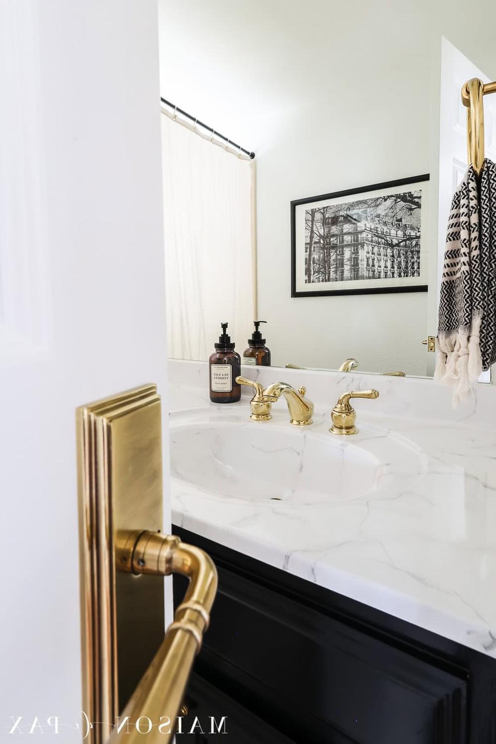 A timeless bathroom design with modern elements and elegant fixtures.