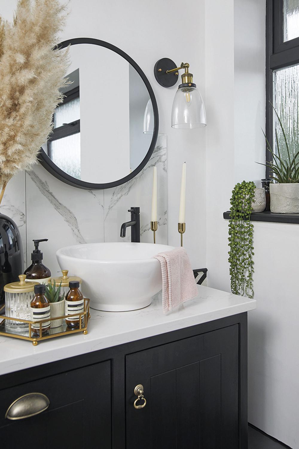 A modern bathroom exhibiting luxurious textures and charming decor.