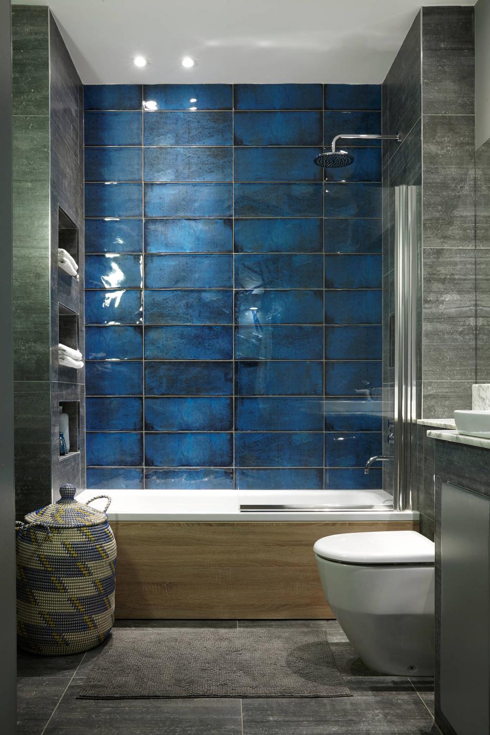 Striking blue feature wall in modern bathroom
