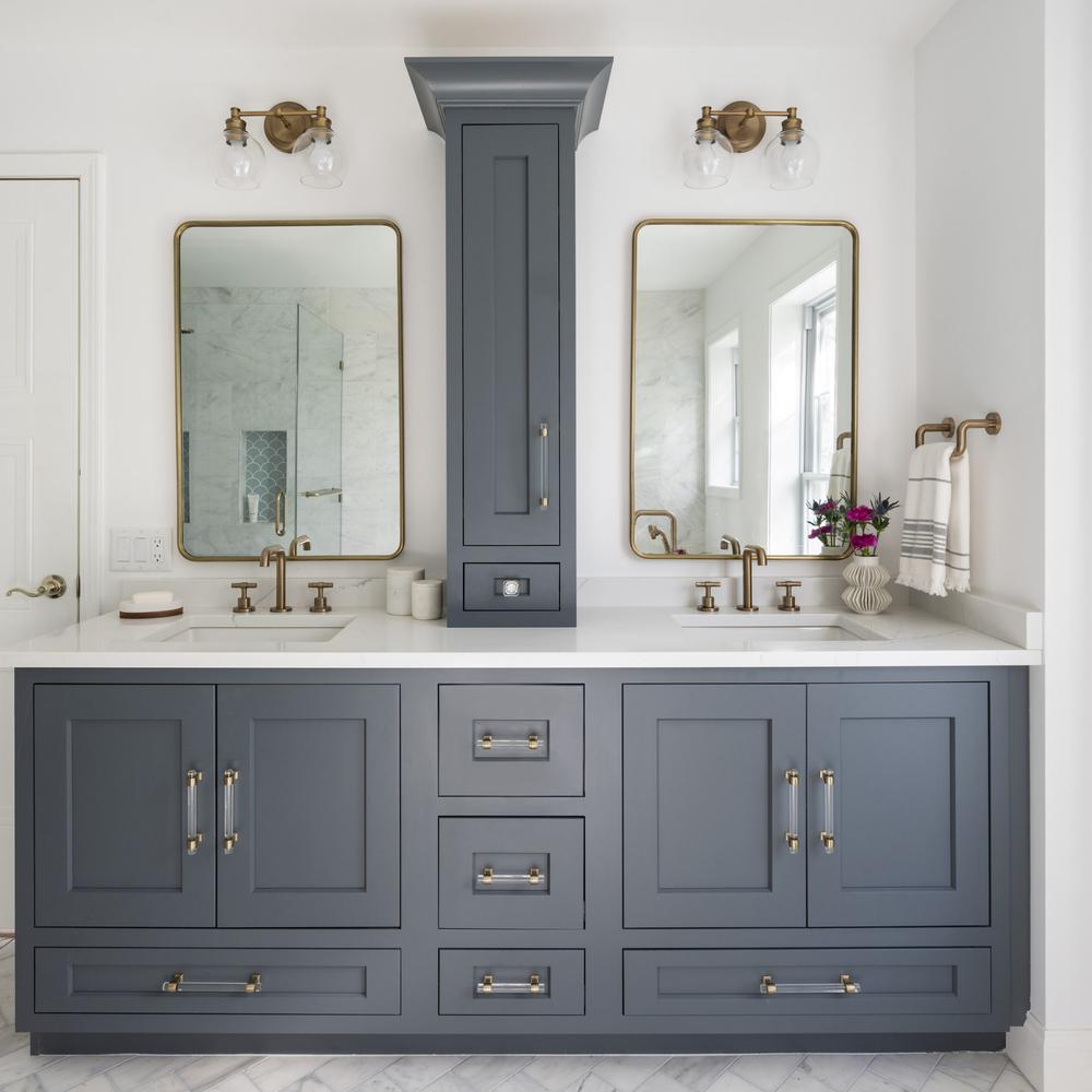 Lavabo azul con apliques de estilo industrial