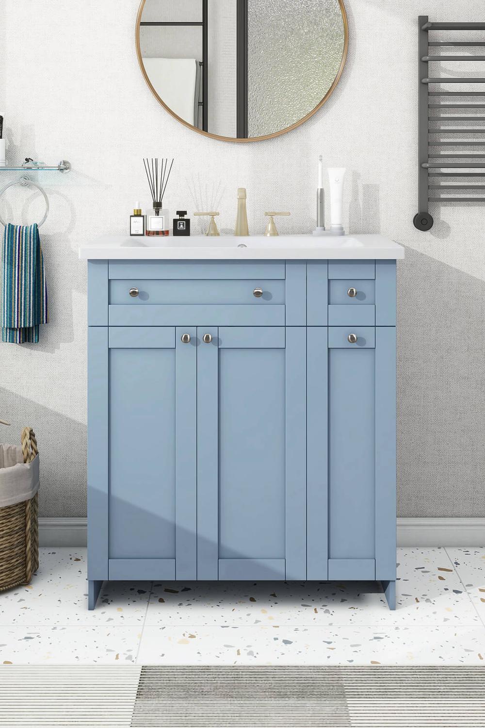 Lavabo azul con grifería dorada