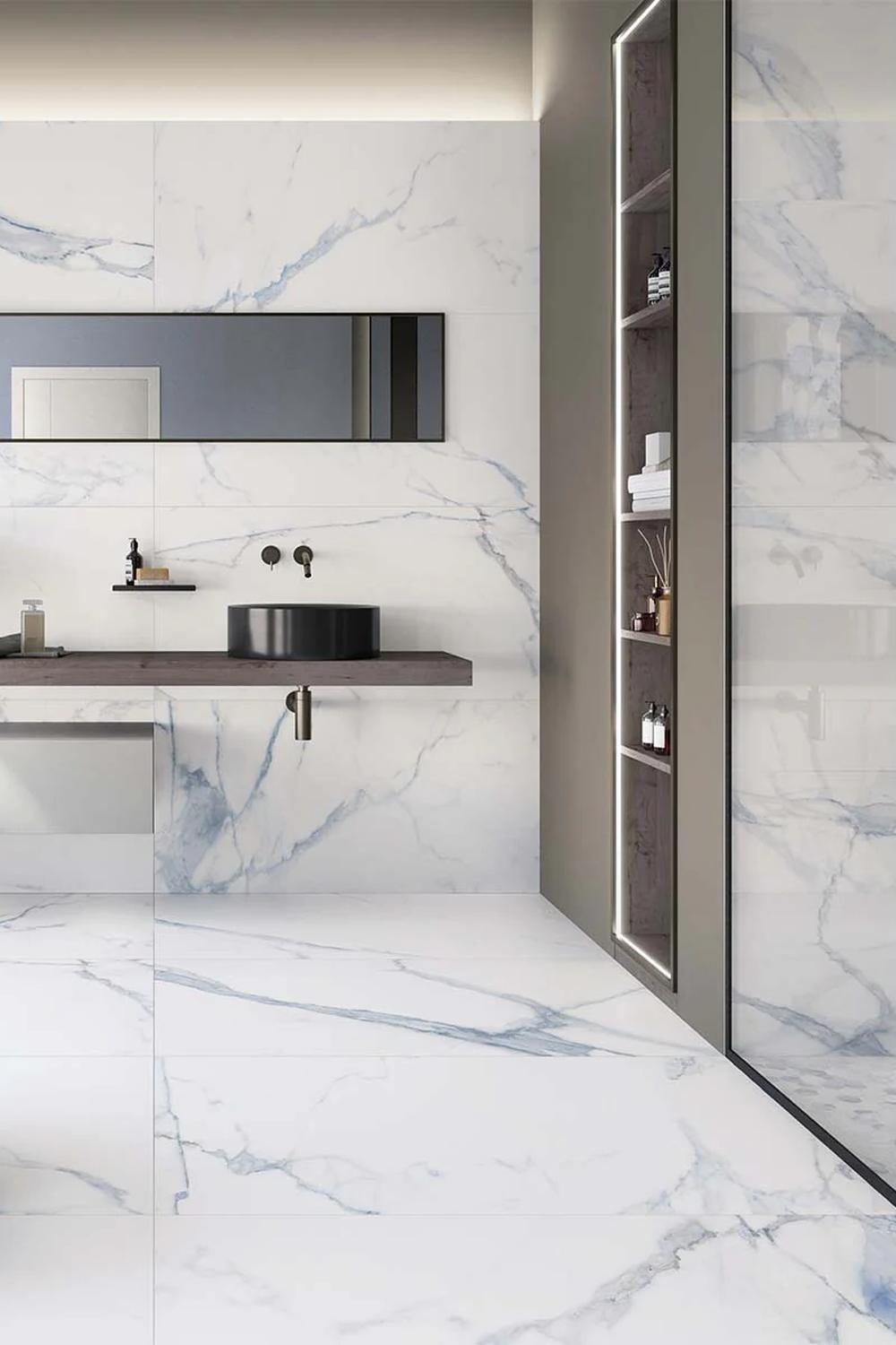 Baño azul contemporáneo con detalles sofisticados