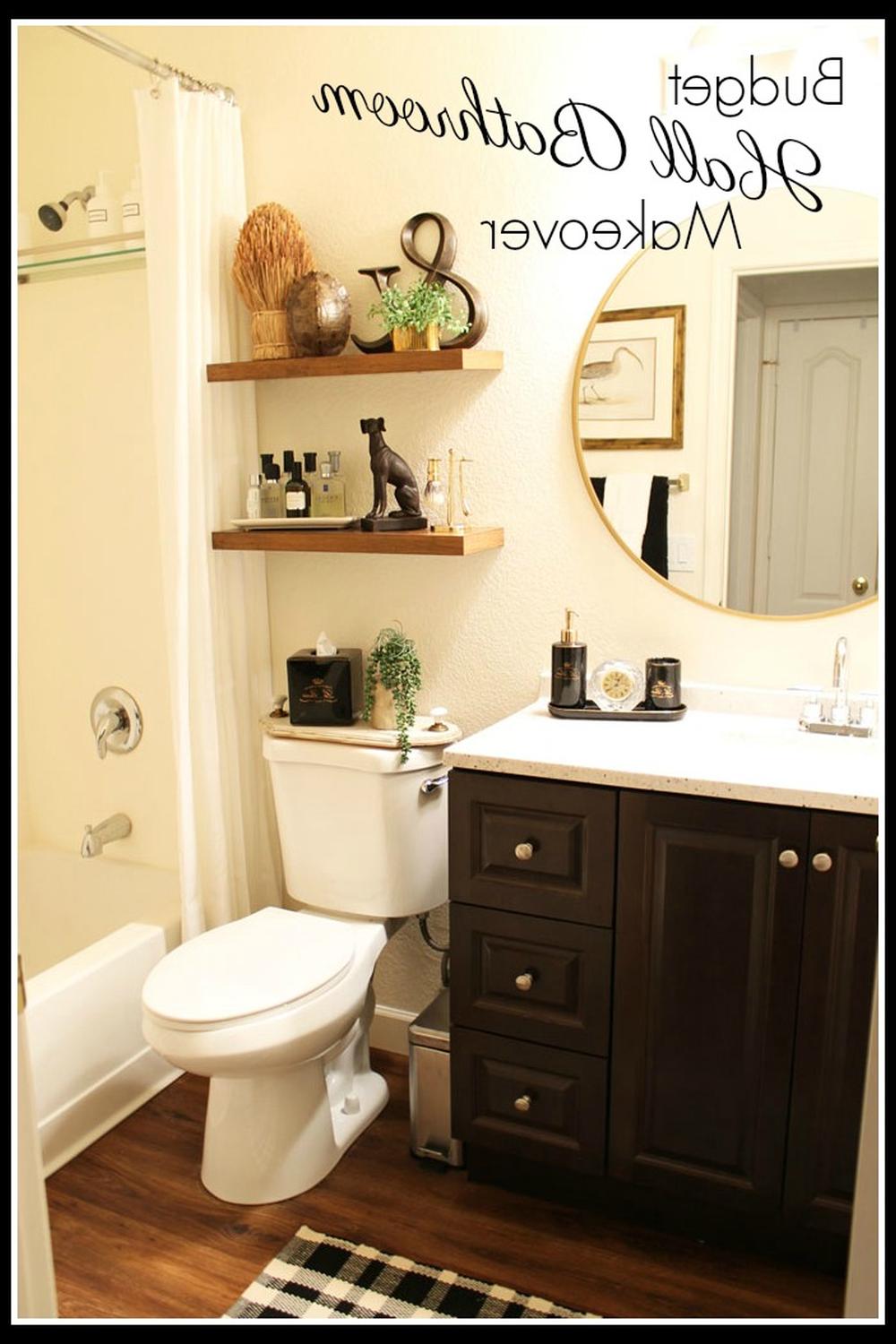 Baño acogedor con elementos naturales y decoraciones de color