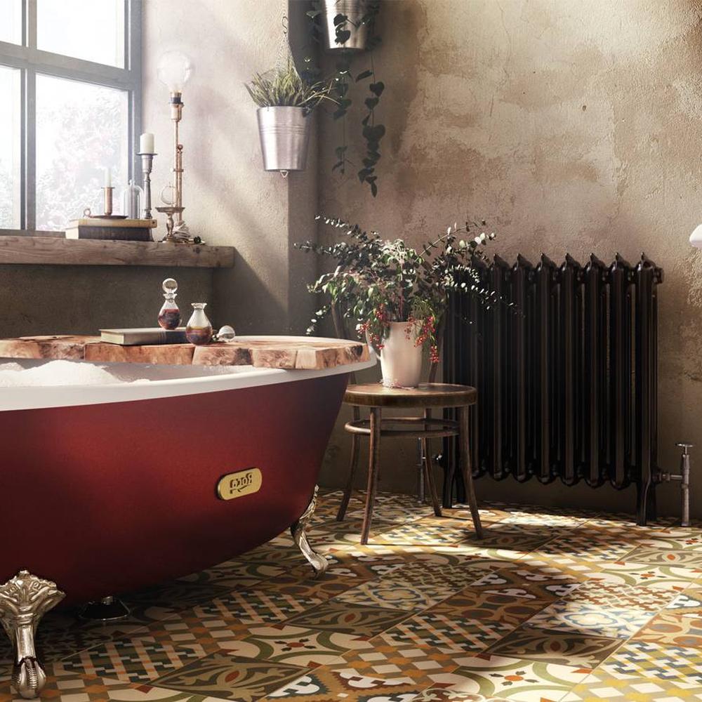 Baño vintage con bañera ovalada roja