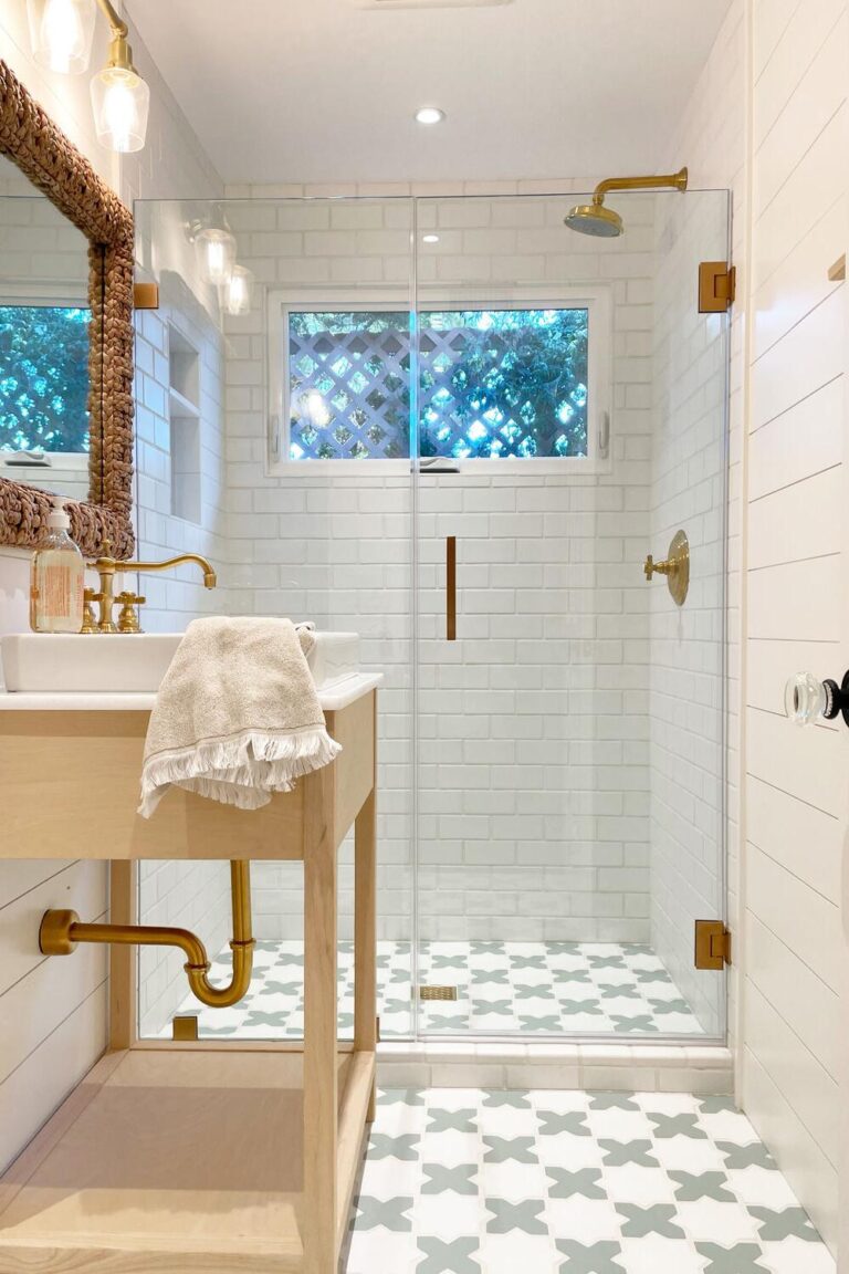 17 Coastal Bathroom Tile Inspirations to Refresh Your Space