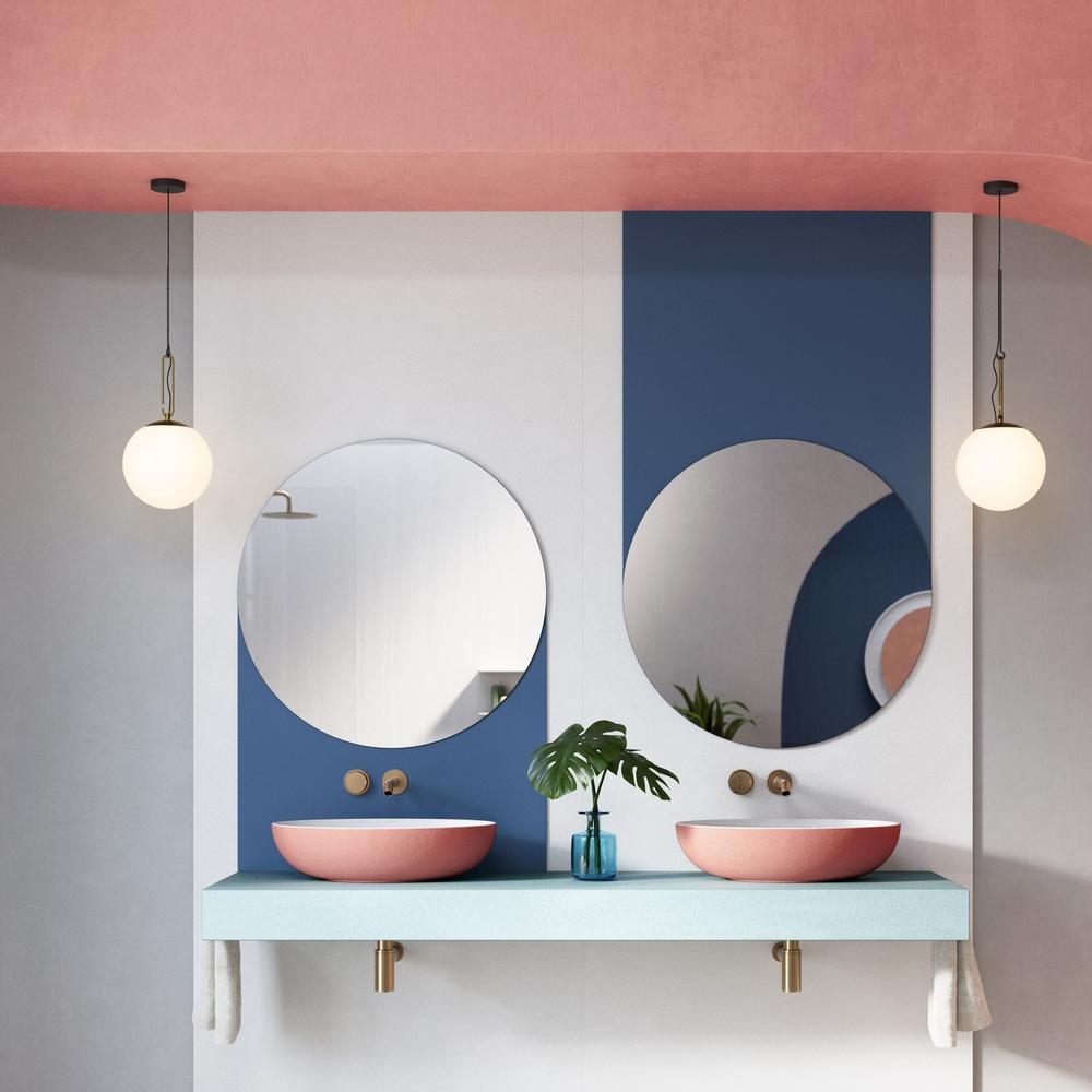 Baño alegre con toques de color vibrante