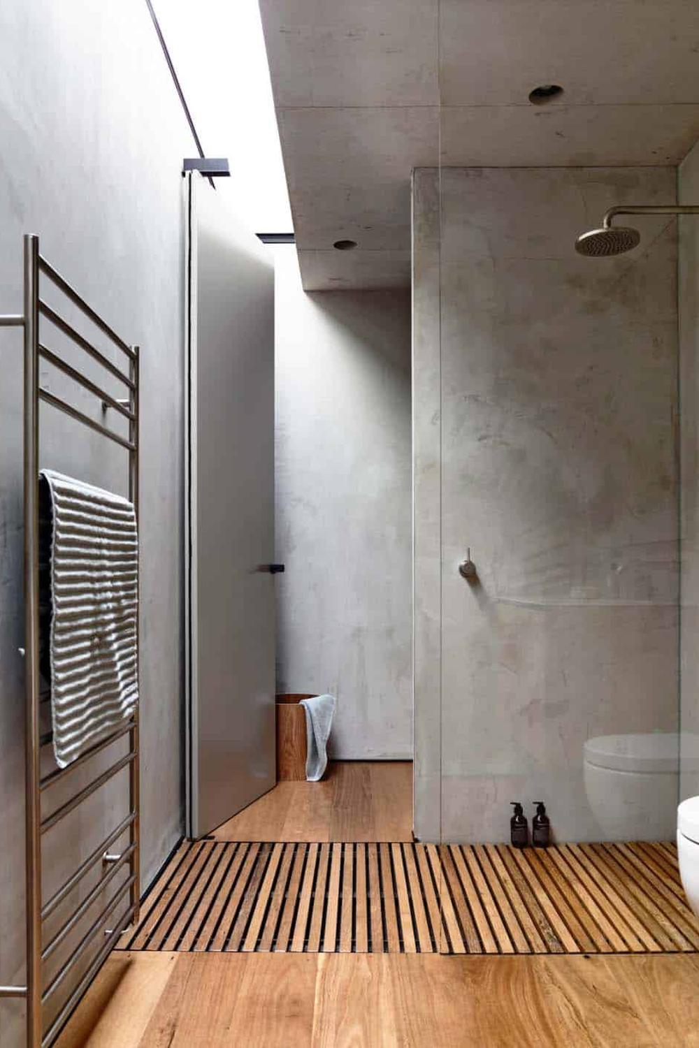 Baño moderno y acogedor con hormigón