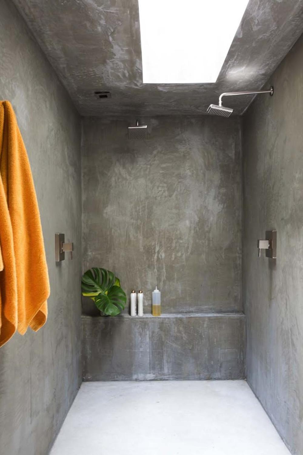 Baño estilo spa con hormigón pulido