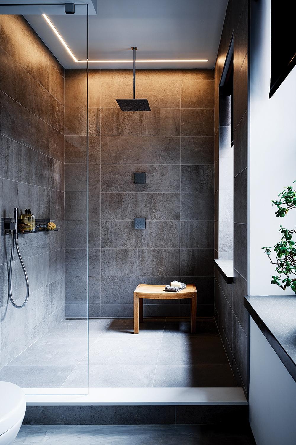 Baño con azulejos y detalles únicos