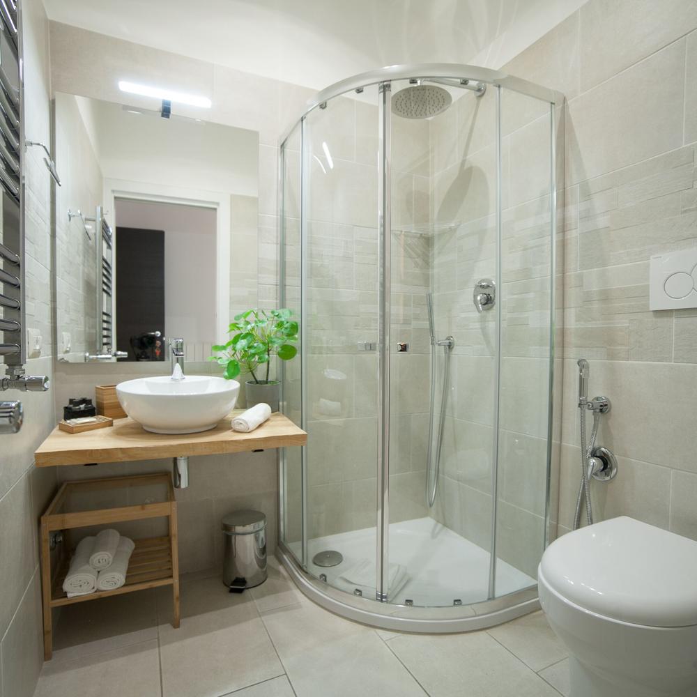 A modern coquette bathroom featuring minimalist design and tasteful decor.