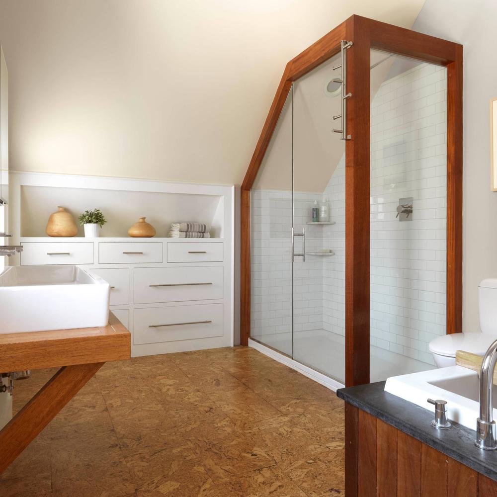 Beautiful modern bathroom with light cork flooring and a fresh design