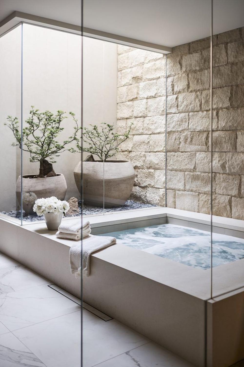 Baño de lujo con diseño contemporáneo