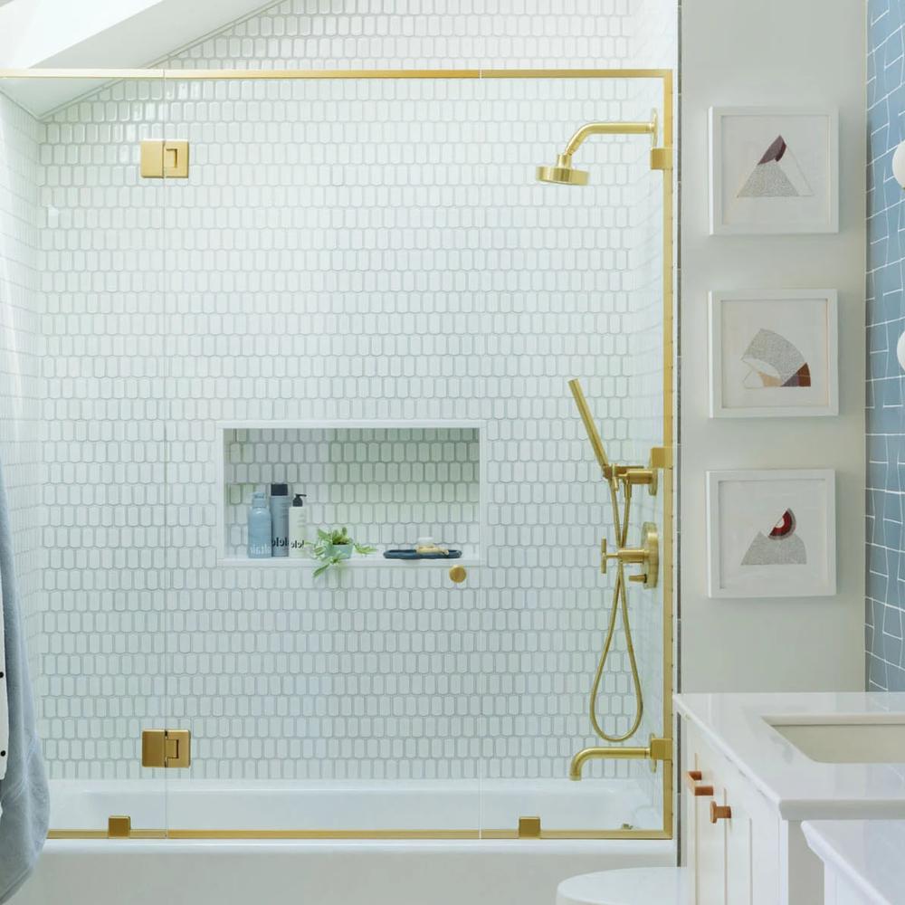 Baño moderno y funcional con elementos de diseño minimalista