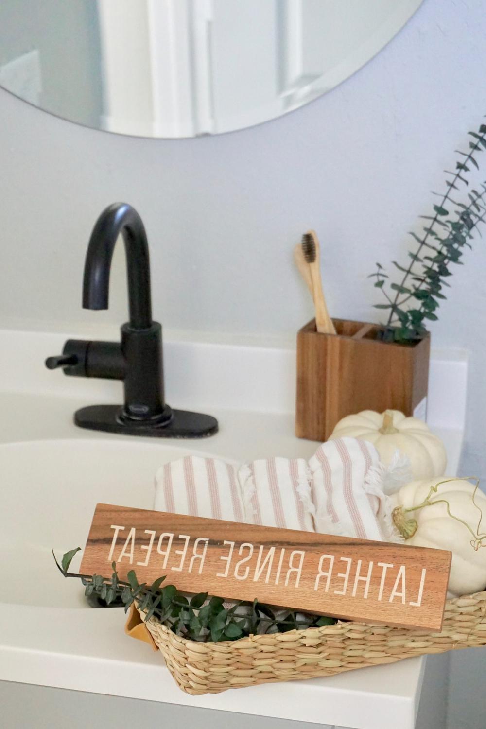 Diseño moderno en un baño otoñal