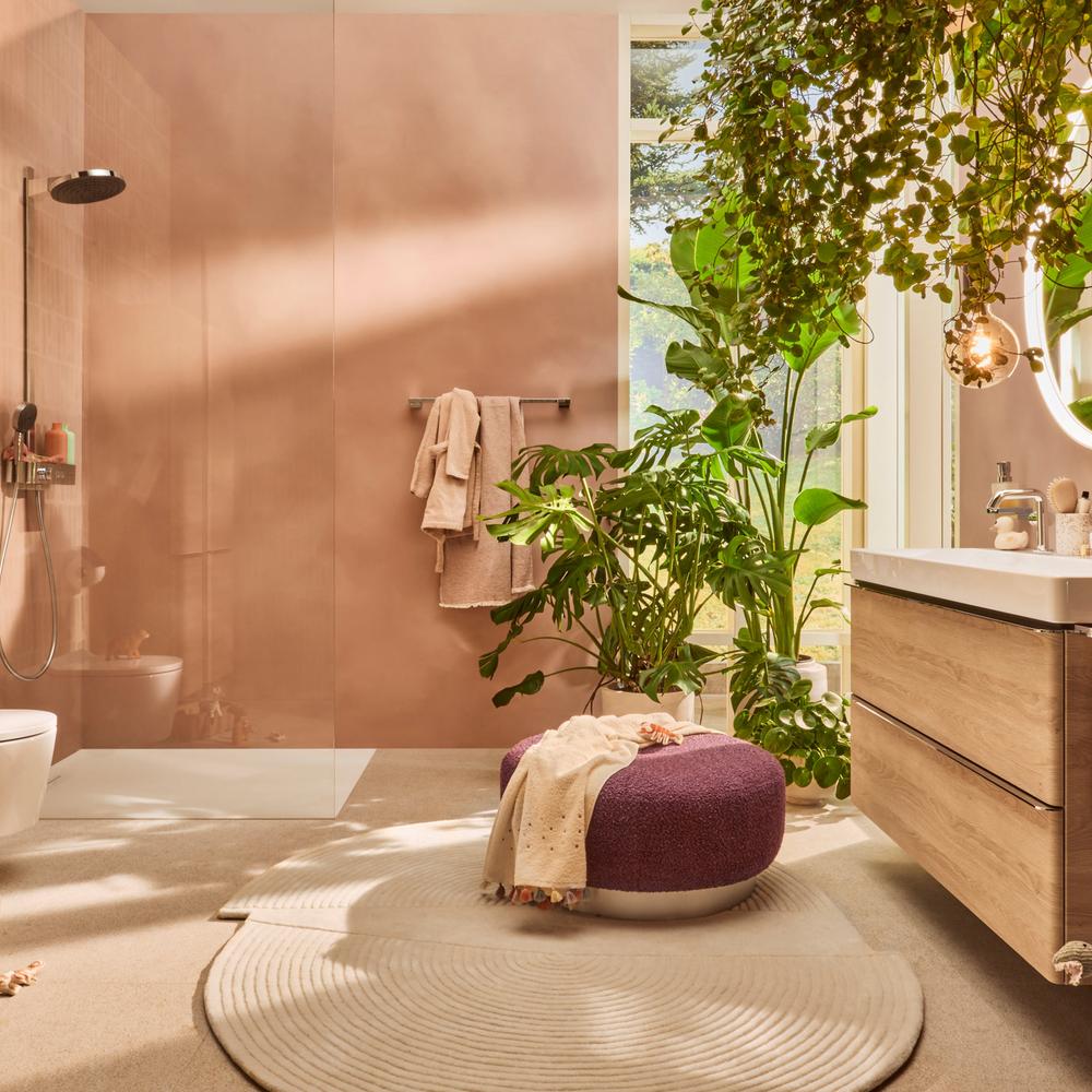 Baño contemporáneo con toques de color