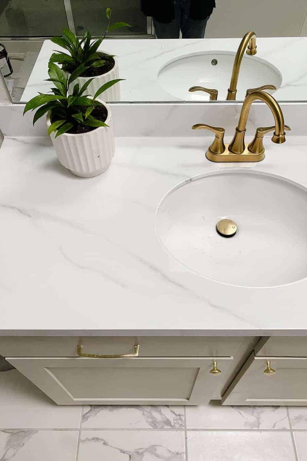 Encimera de baño de epoxi diseño mármol blanco y gris