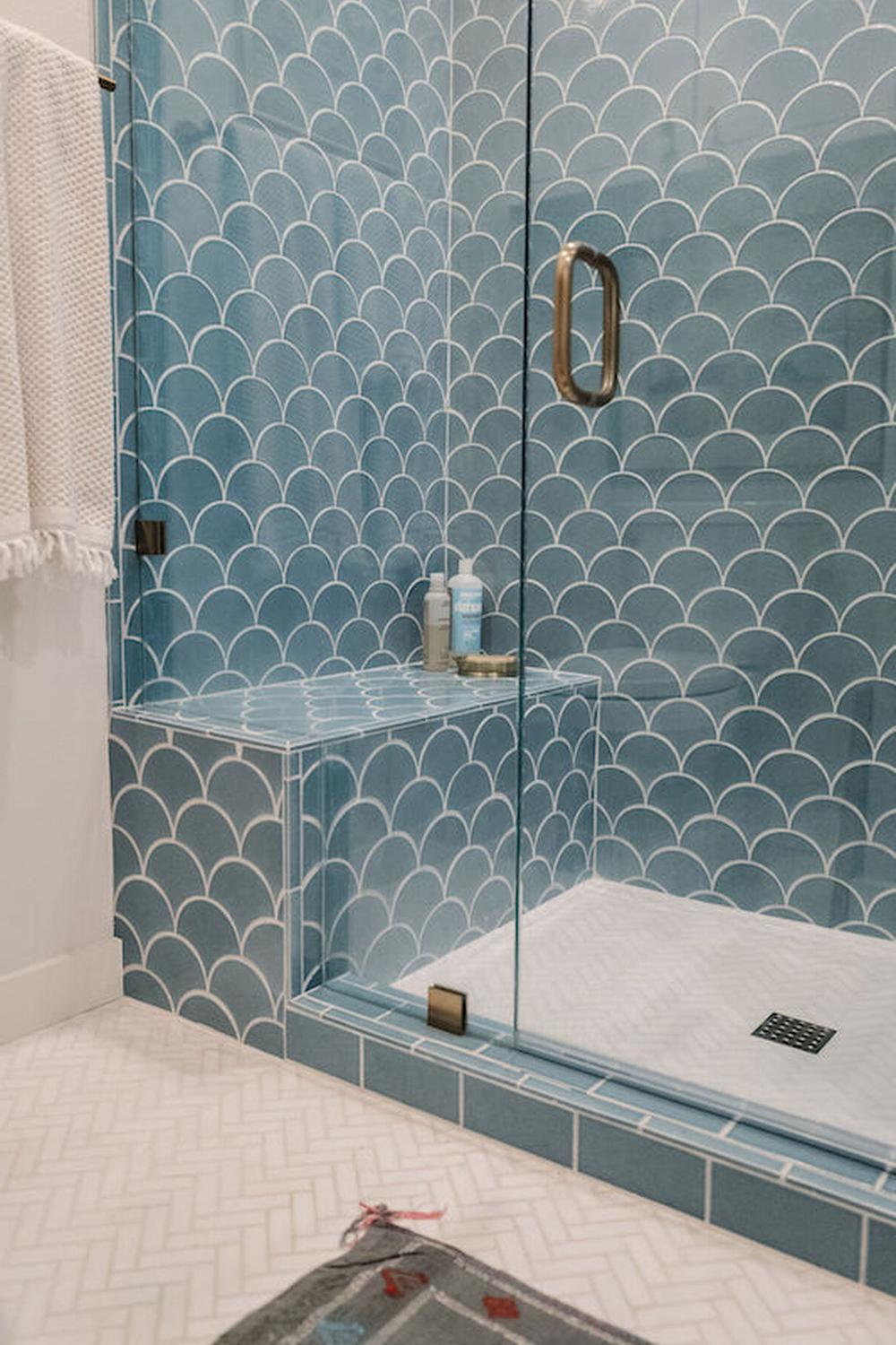 Dynamic bathroom featuring mixed tone fish scale tiles
