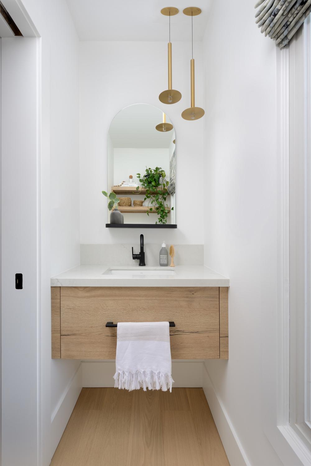 Lavabo flotante con un toque contemporáneo