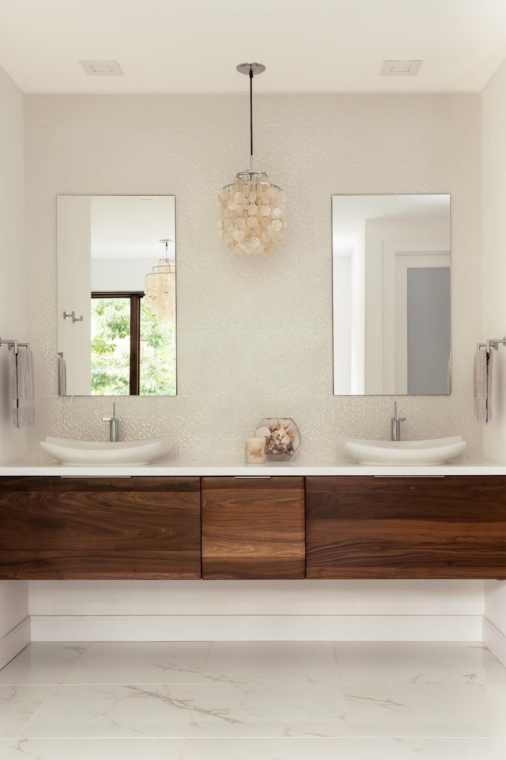 Lavabo flotante en un estilo elegante