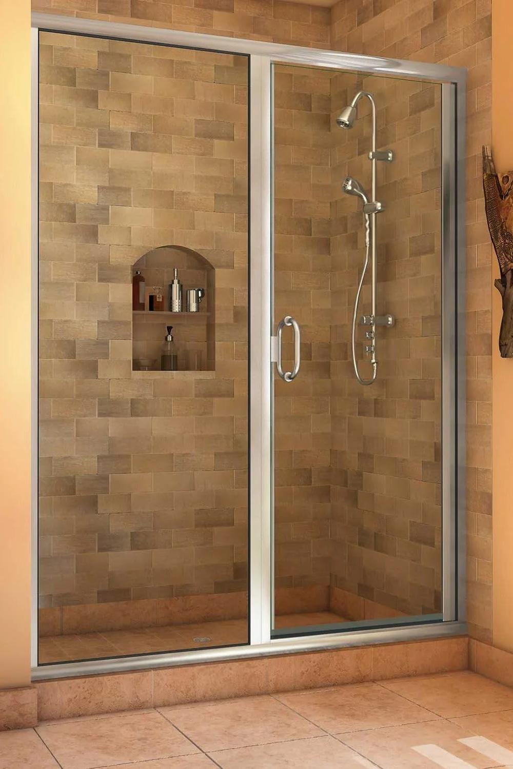 Frameless Shower Doors en un baño contemporáneo con texturas