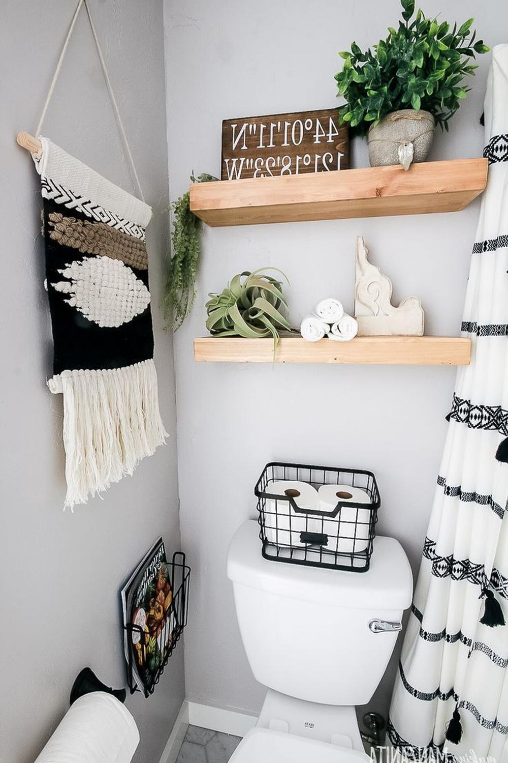 Baño boho acogedor y lleno de carácter