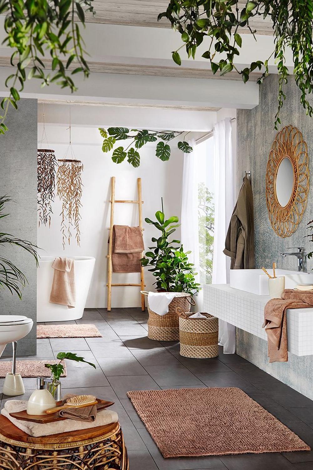 Baño boho con combinación de texturas y colores