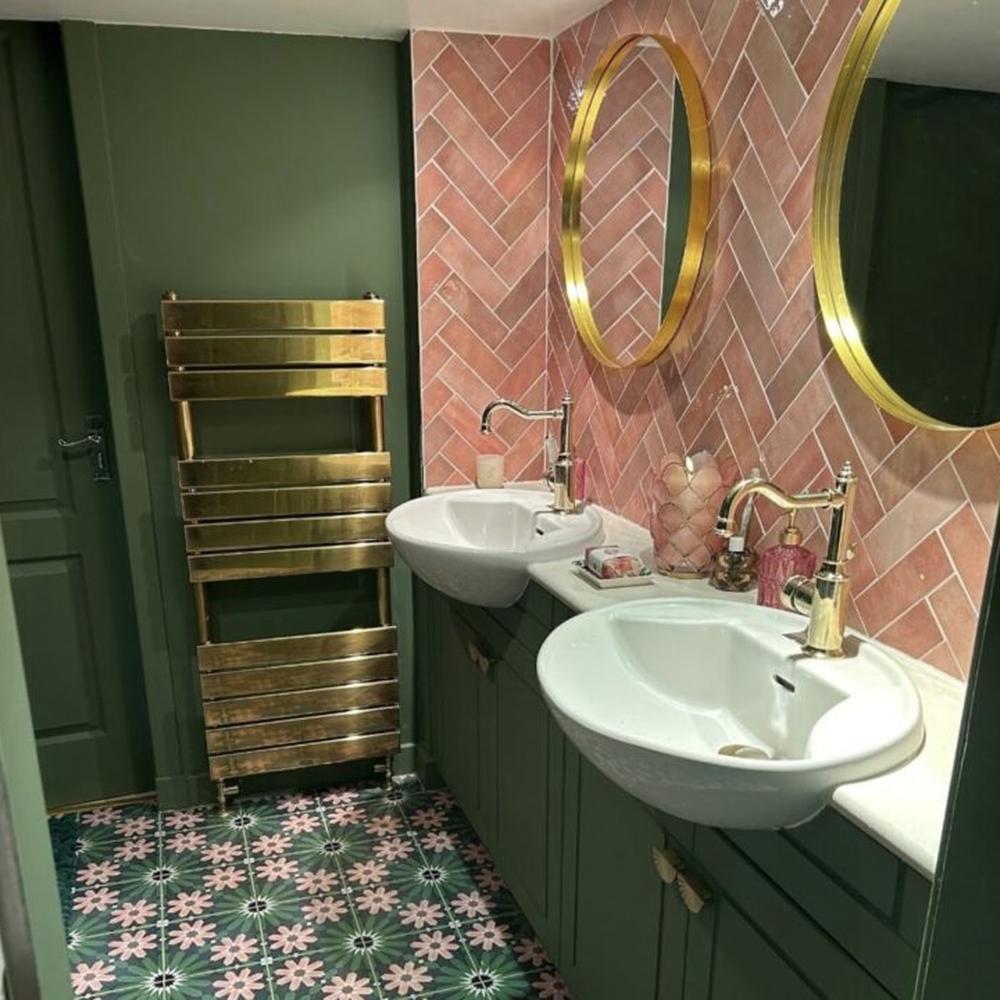 Charming bathroom featuring playful colors with green and gold accents.