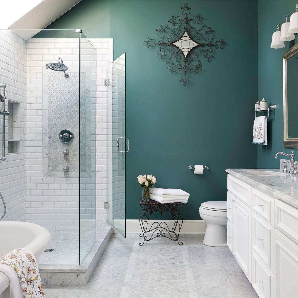 Baño contemporáneo que destaca por su elegancia y funcionalidad