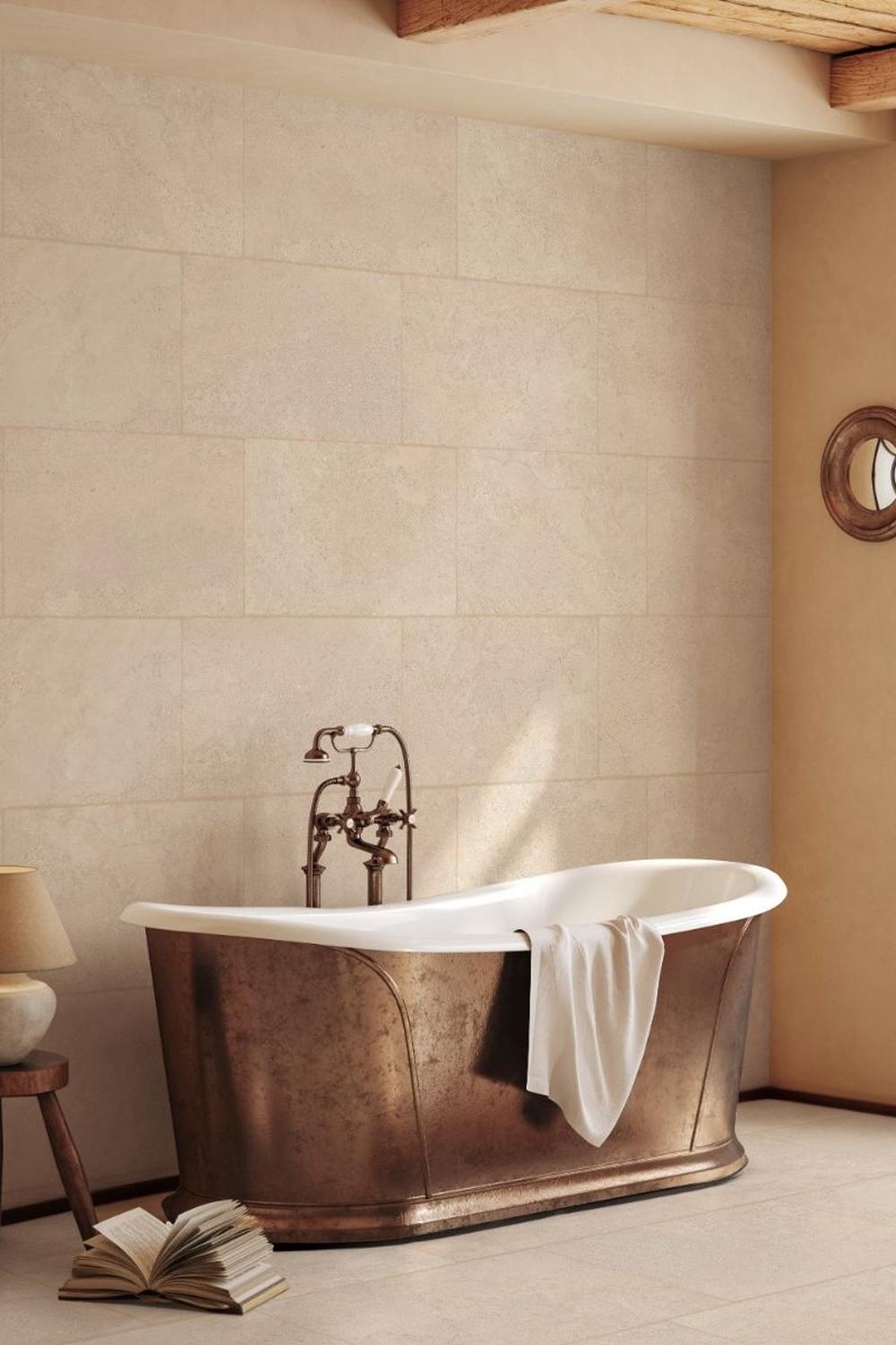Baño con área de relajación y decoración minimalista