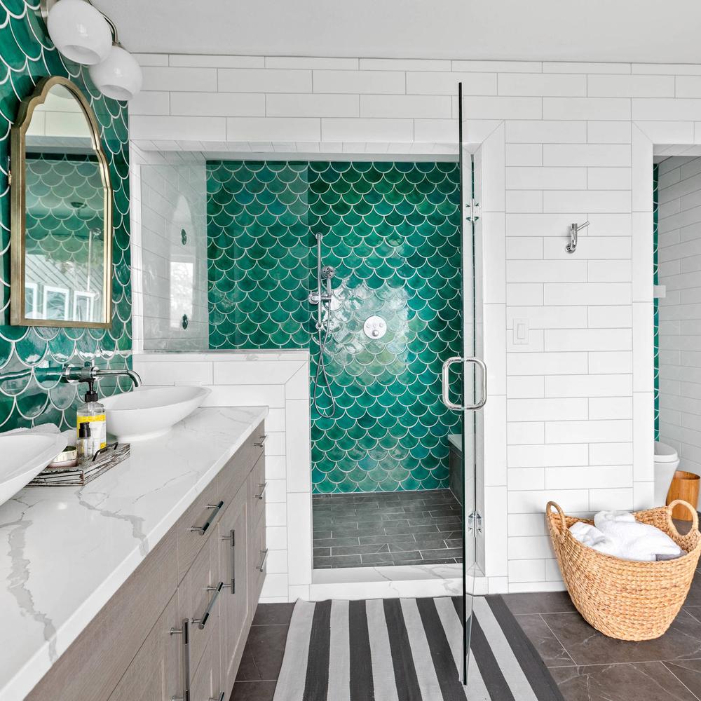Modern bathroom featuring a vibrant feature wall of mermaid tile in teal shade