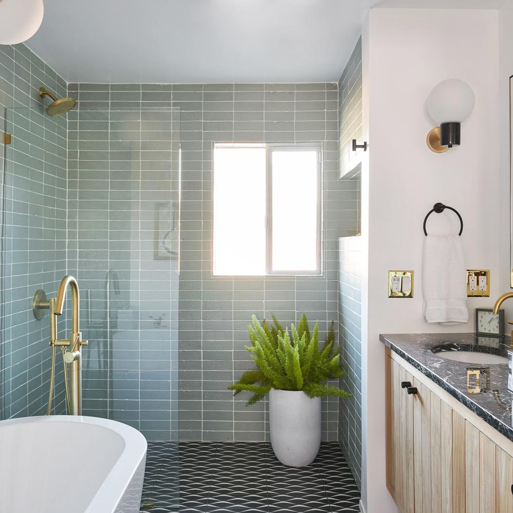 Baño Creativo con Tranquilidad Verde y Elementos Modernos